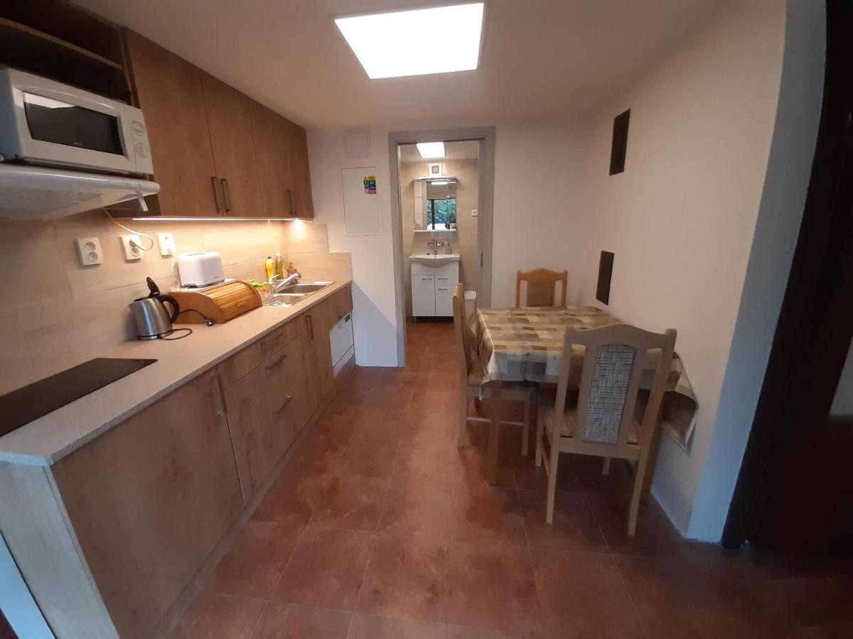 Holiday Home Zajicovi Rabyne ภายนอก รูปภาพ
